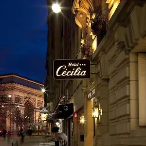 Cecilia Arc De Triomphe Parijs